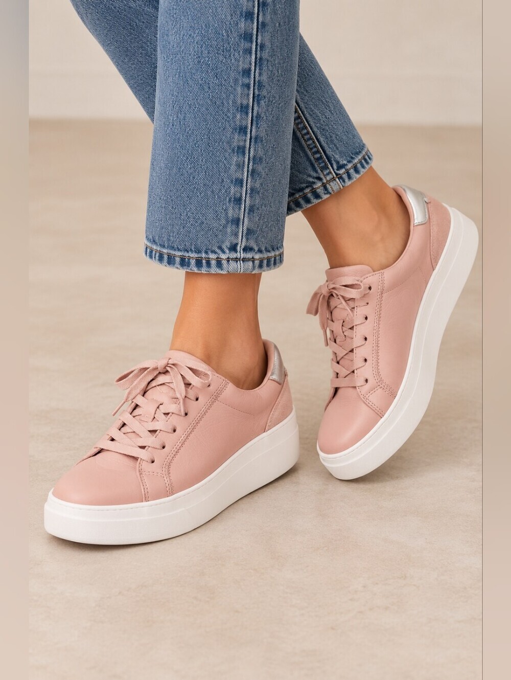 UGG Scape Platform Sneakers Leather Lace Up Low Top Rose Size 9